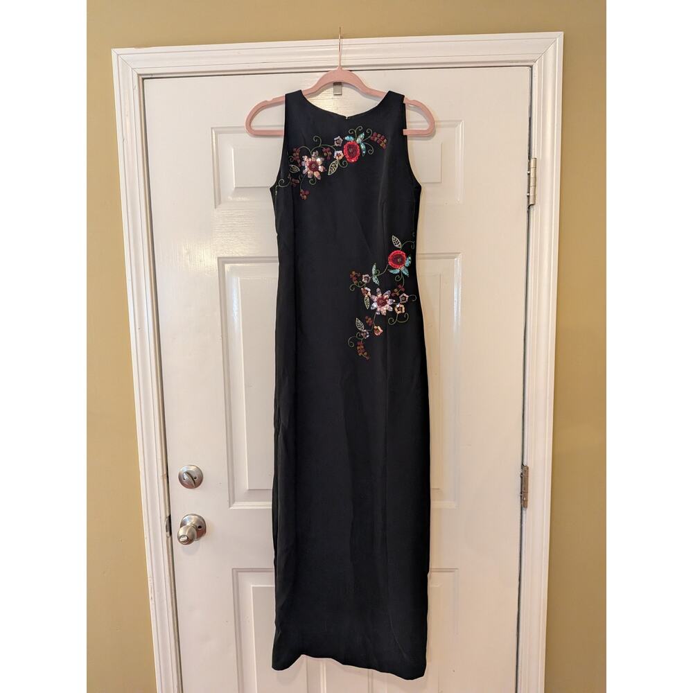Maggie London Floral Embroidered Maxi Formal Dress Size 8 Black Wedding Guest